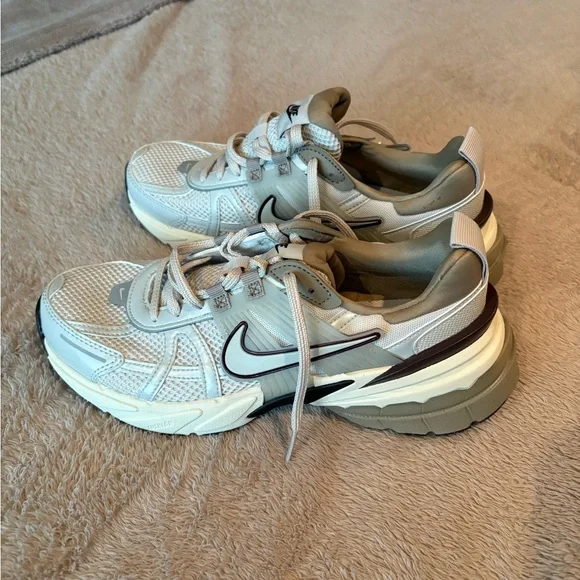 NWOT Nike V2K Run “Light Orewood Brown” - Picture 4 of 6